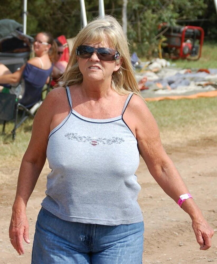 Busty Women 