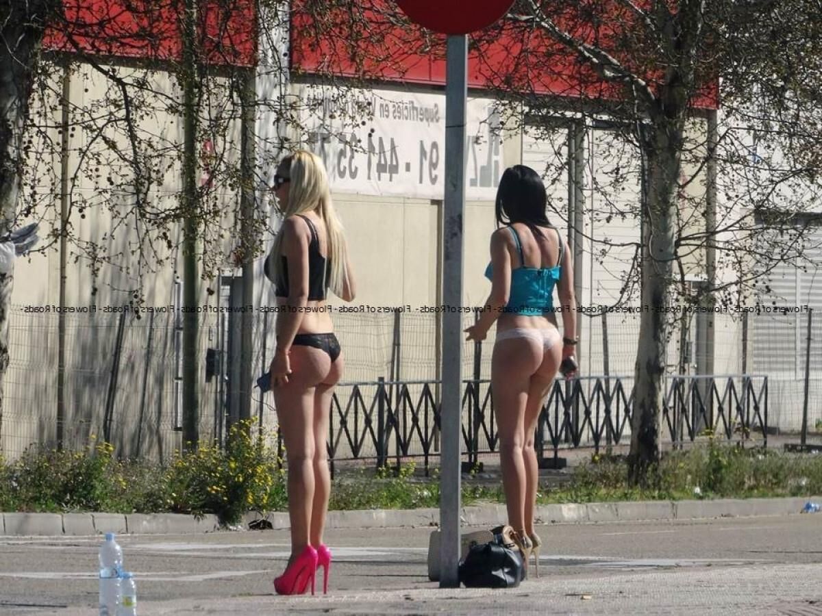 STRASSENNUTEN IN HIGH HEELS