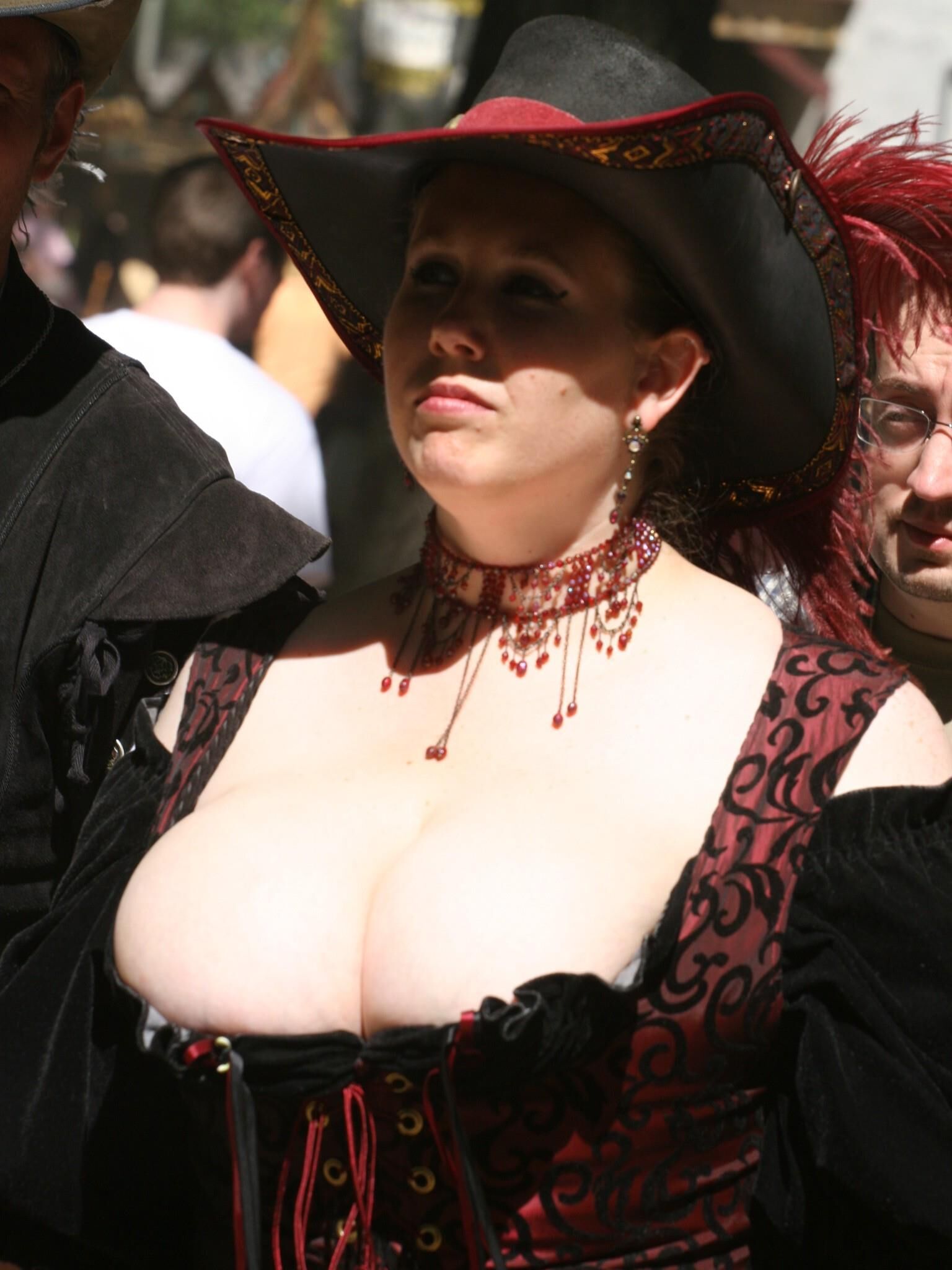 セクシーなぽっちゃり女性 (Ren Fair Beauties BBW)