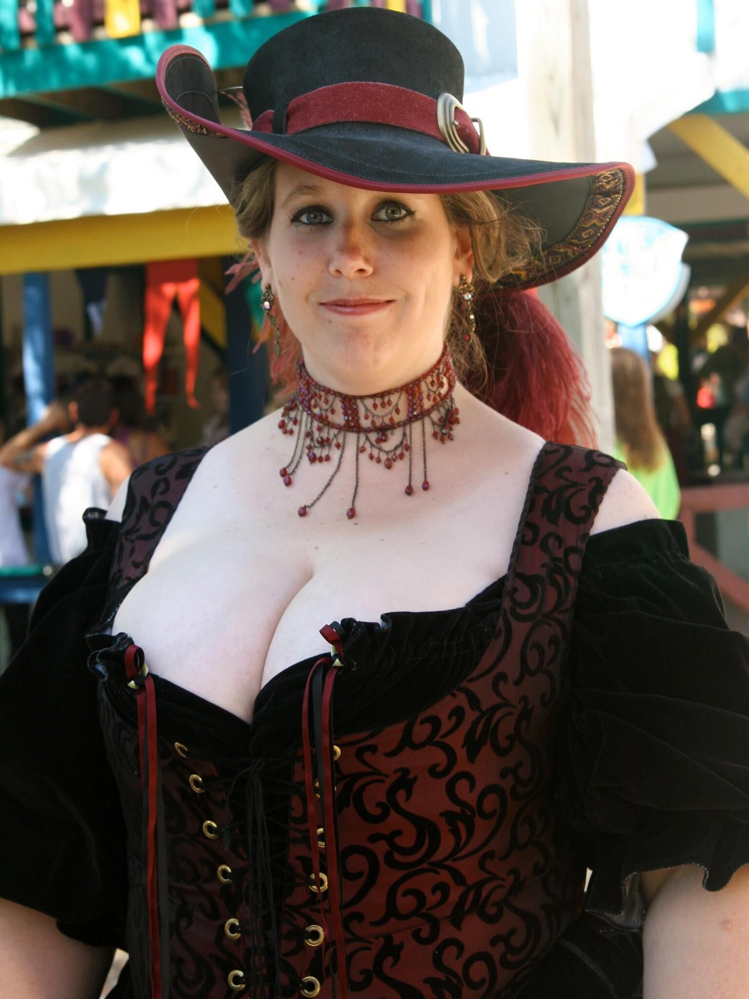 セクシーなぽっちゃり女性 (Ren Fair Beauties BBW)