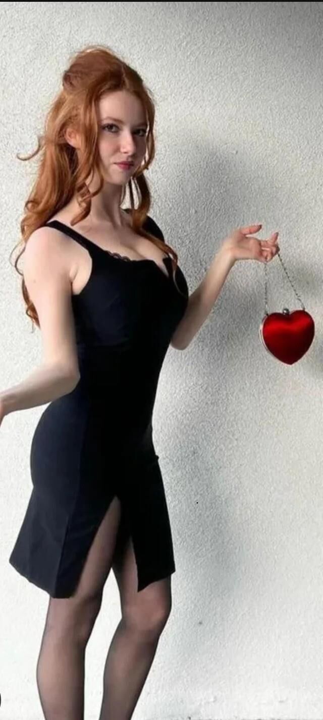 Francesca Capaldi Strumpfhosenbeine