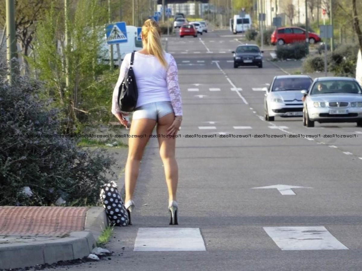 STRASSENNUTEN IN HIGH HEELS