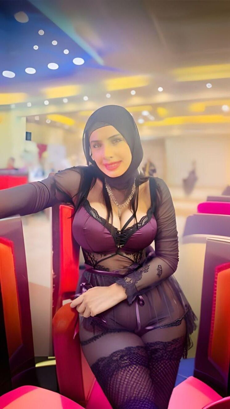 Sexy Hijab Zinab Zahra und Nagat AI