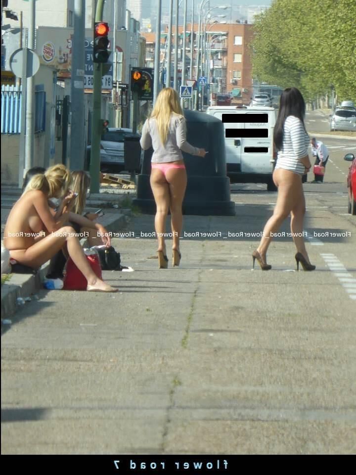 STRASSENNUTEN IN HIGH HEELS