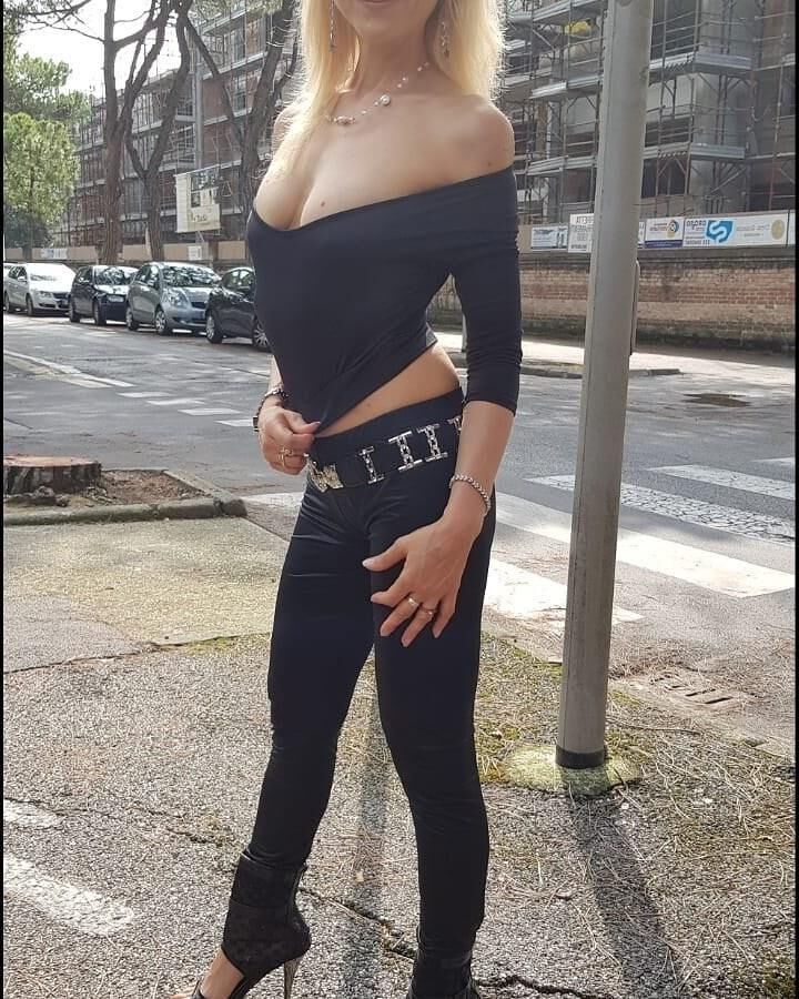 STRASSENNUTEN IN HIGH HEELS