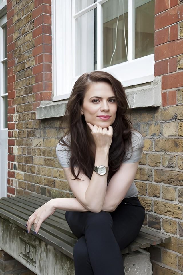 Hayley Atwell Camisa Gris