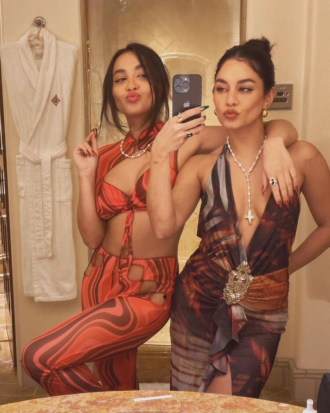 Celebs Vol. Sexy Sisters