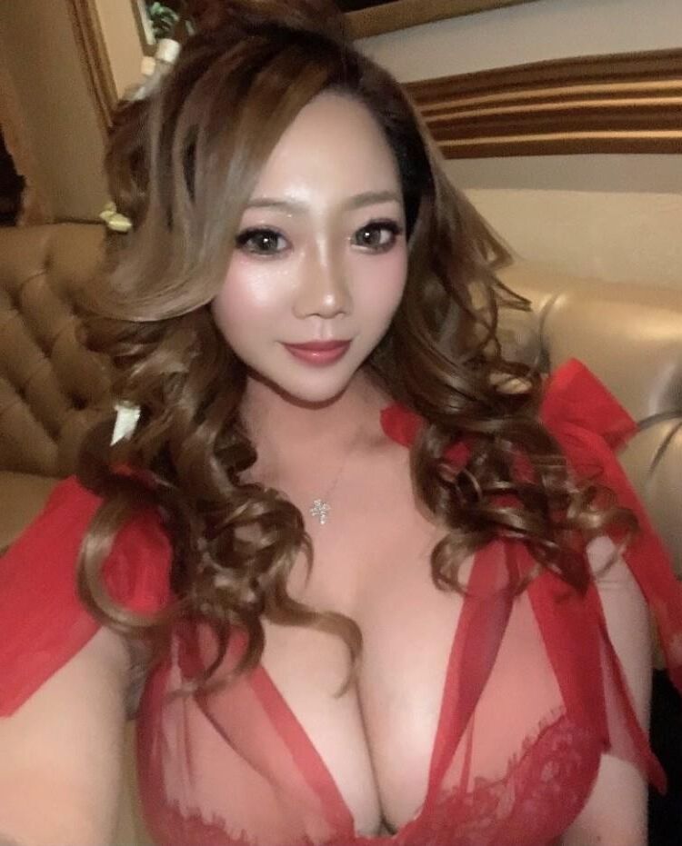 BIG TITS Selfie ASIAN PRINCESS Bimbo and Candid Slut #