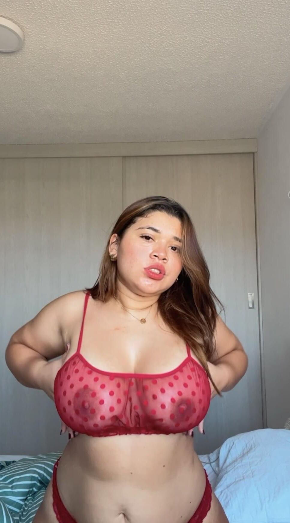 ei Chubby Latina Milf Rebecca