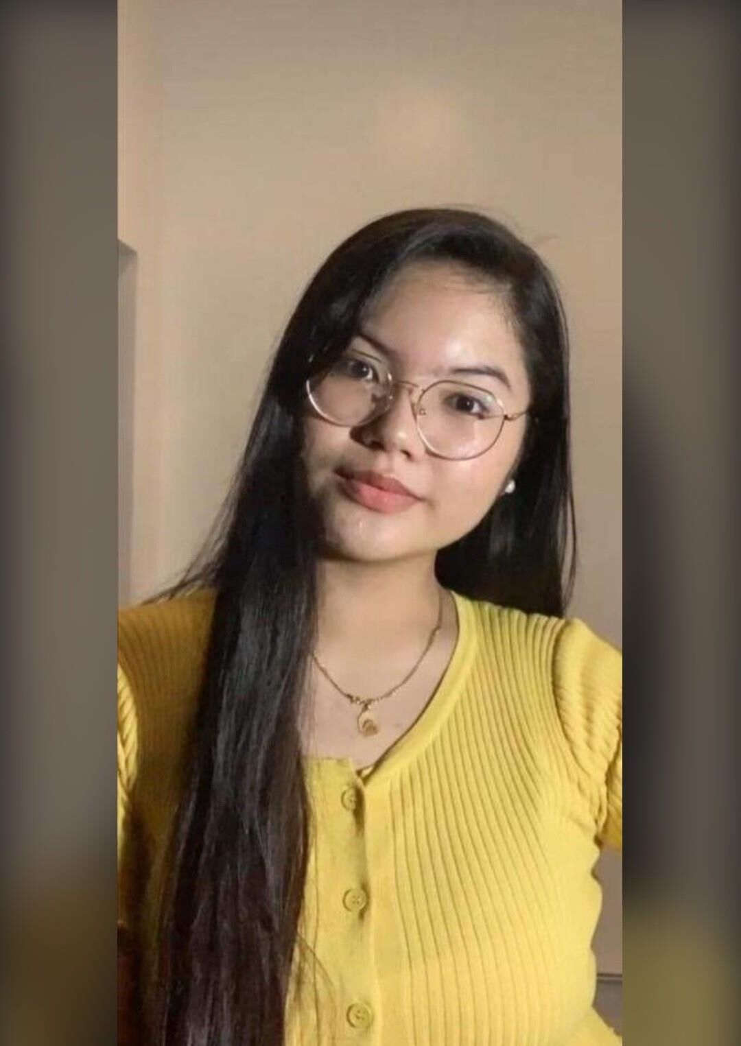 Nerdy Pinay with Big Tits