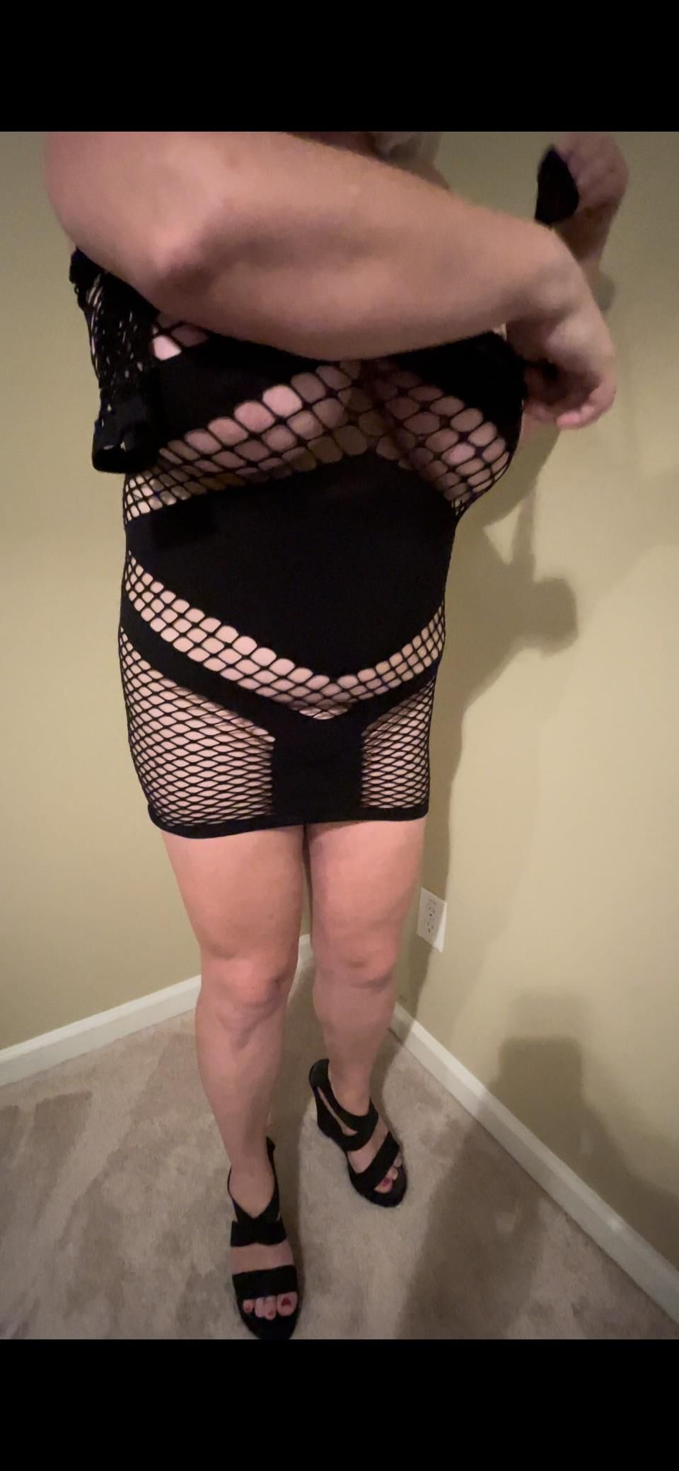 Thick and juicy MILF Lateshay in a black lingerie