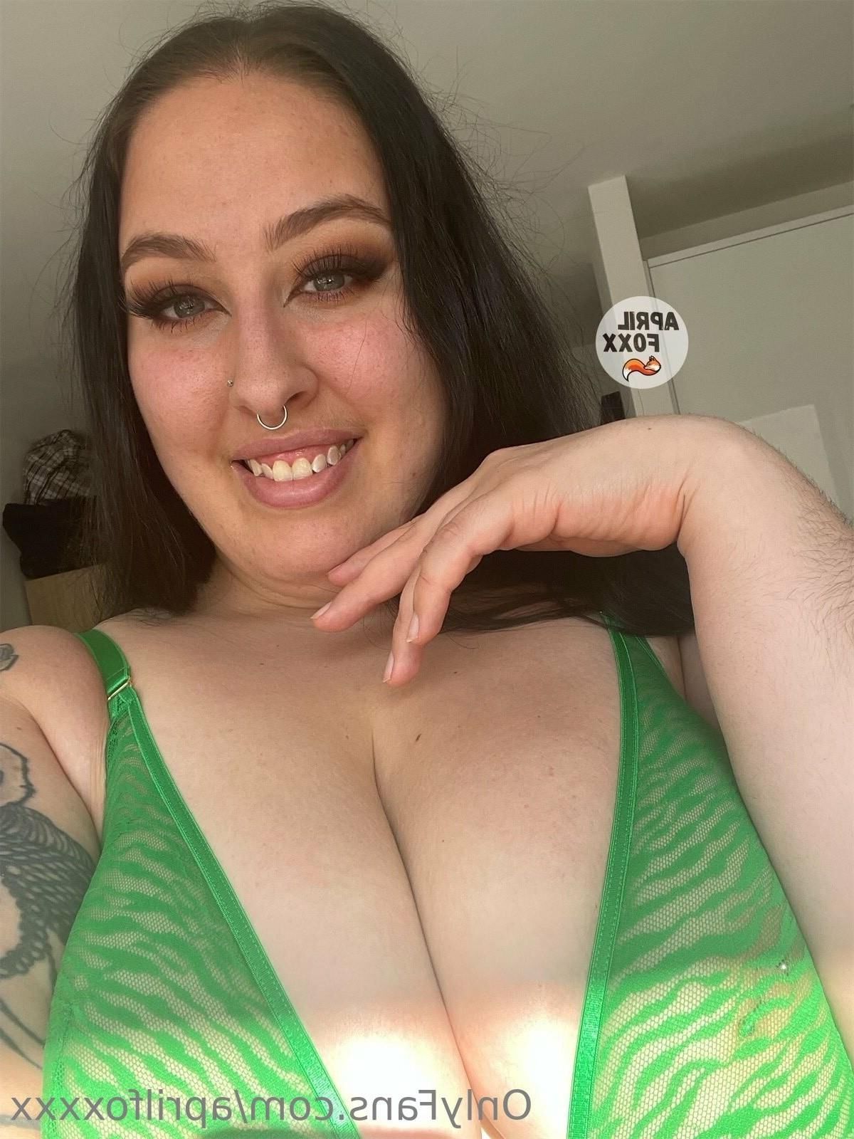 April Enorme Culo Tetas Beayty Sexy BBW Chica Fotos Calientes Mixtas