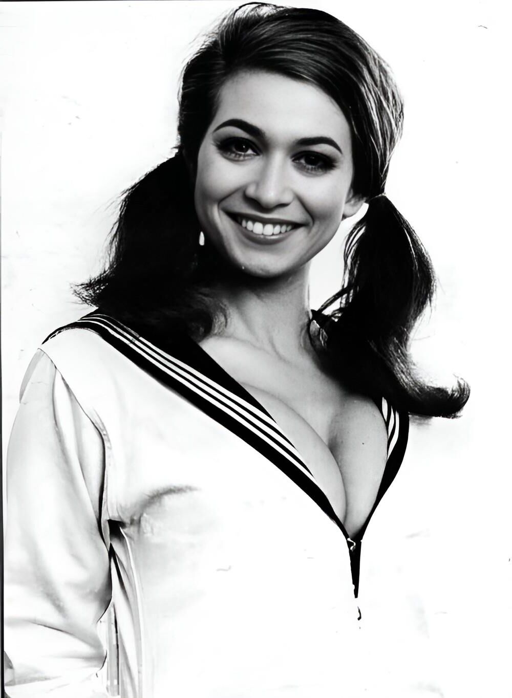 Valerie Leon Photos Améliorées Hd