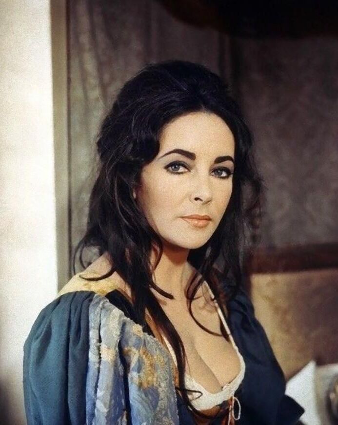 Seins Elizabeth Taylor