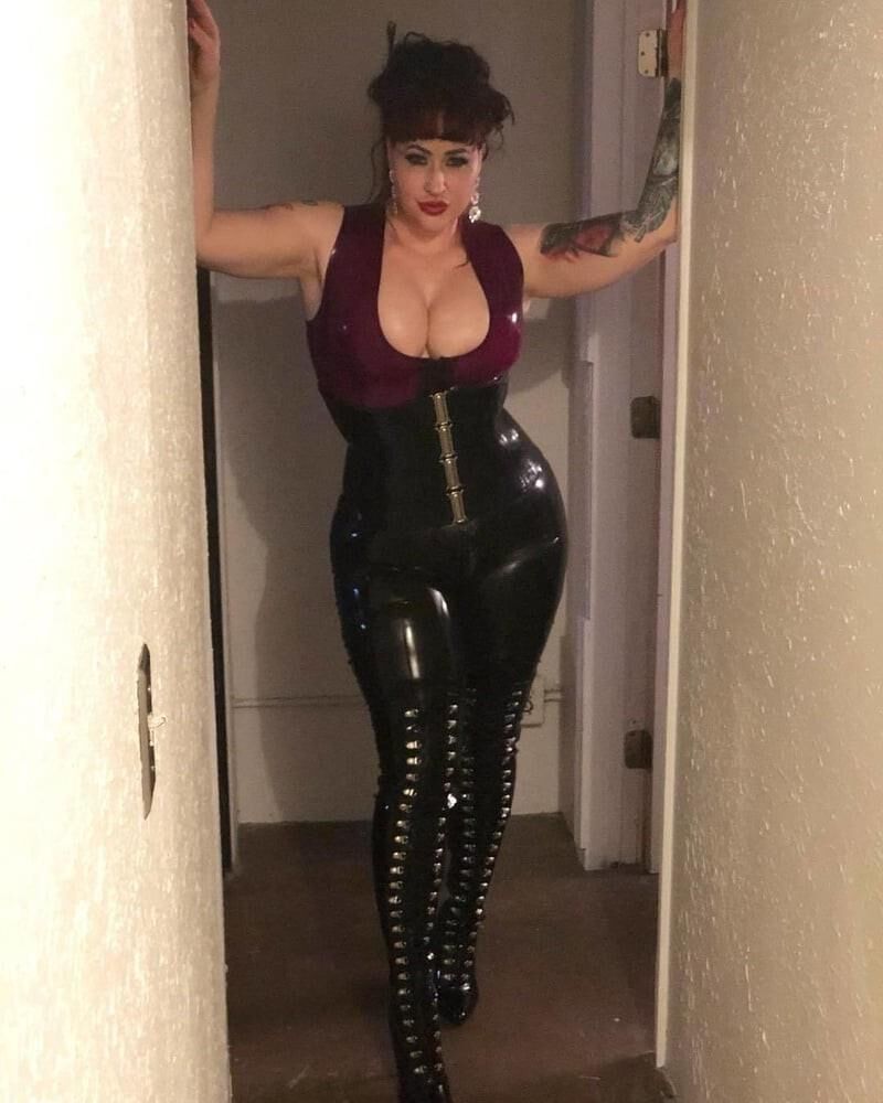 HERRIN IN LATEX