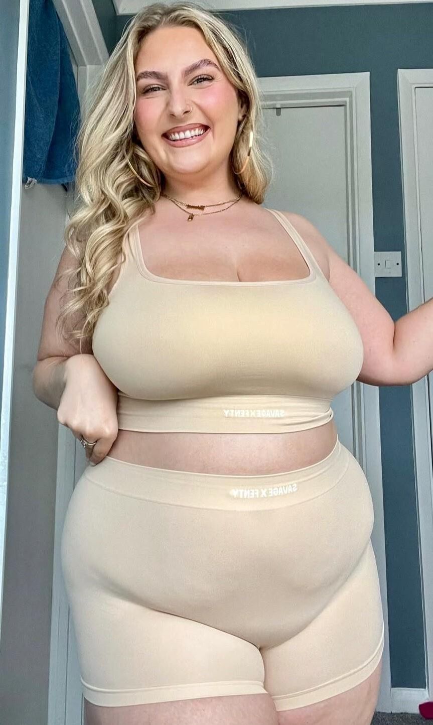 Mollige blonde PAWG-Mami