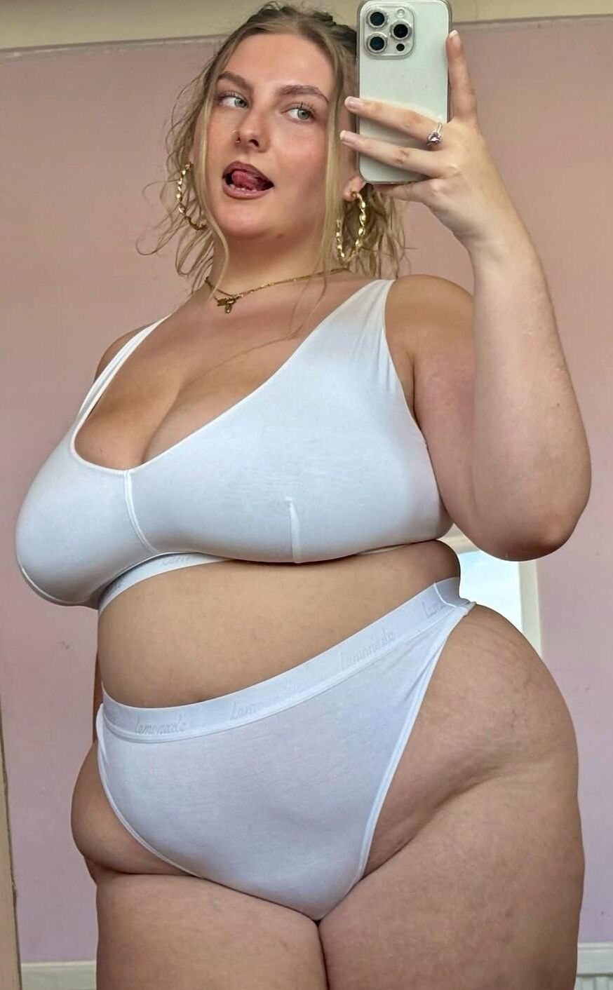 Sexy BBW Rubia MILF