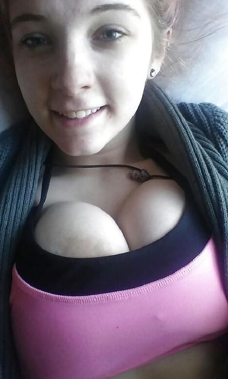 Hermosa y sexy adolescente con enormes tetas de Polonia