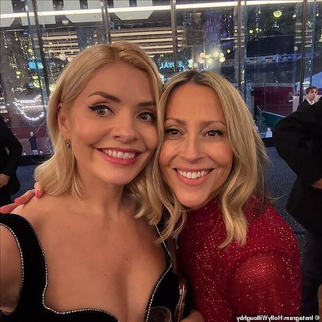 Better Man Premiere Holly Willoughby mit sexy MILF-Göttin-Dekolleté