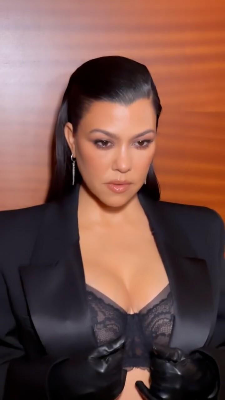 Titten Kourtney Kardashian