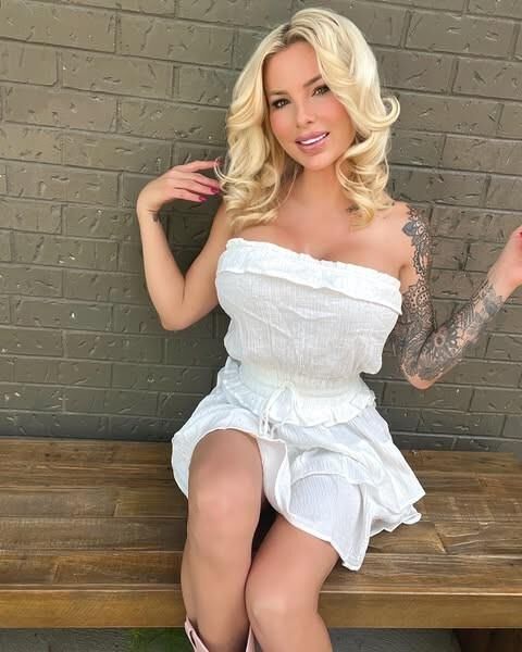 Jessica Weaver a.k.a. Jessicakes part Hot Young MILF NN