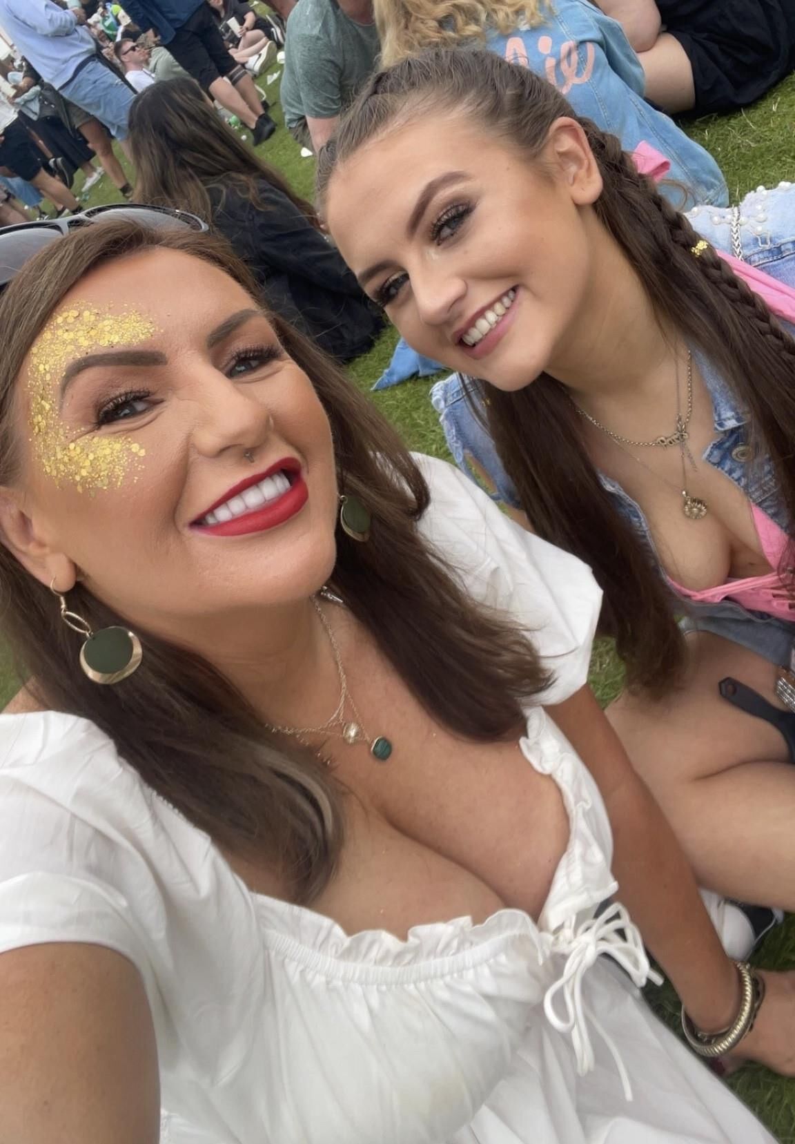 Sexy Mum/daughter combo who gets it first?