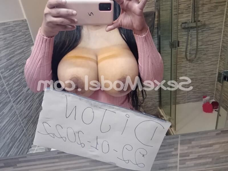 Escort brasileña de tetas grandes