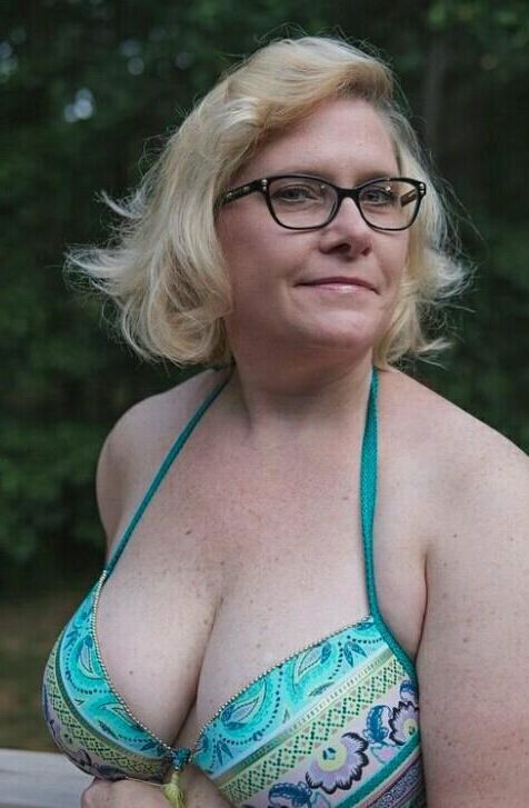 busty , curvy Milf