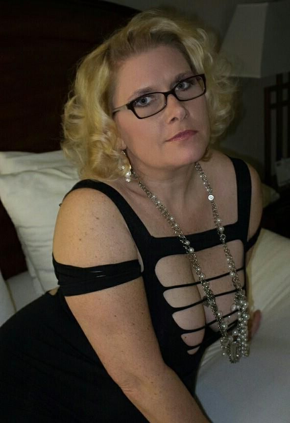 busty , curvy Milf