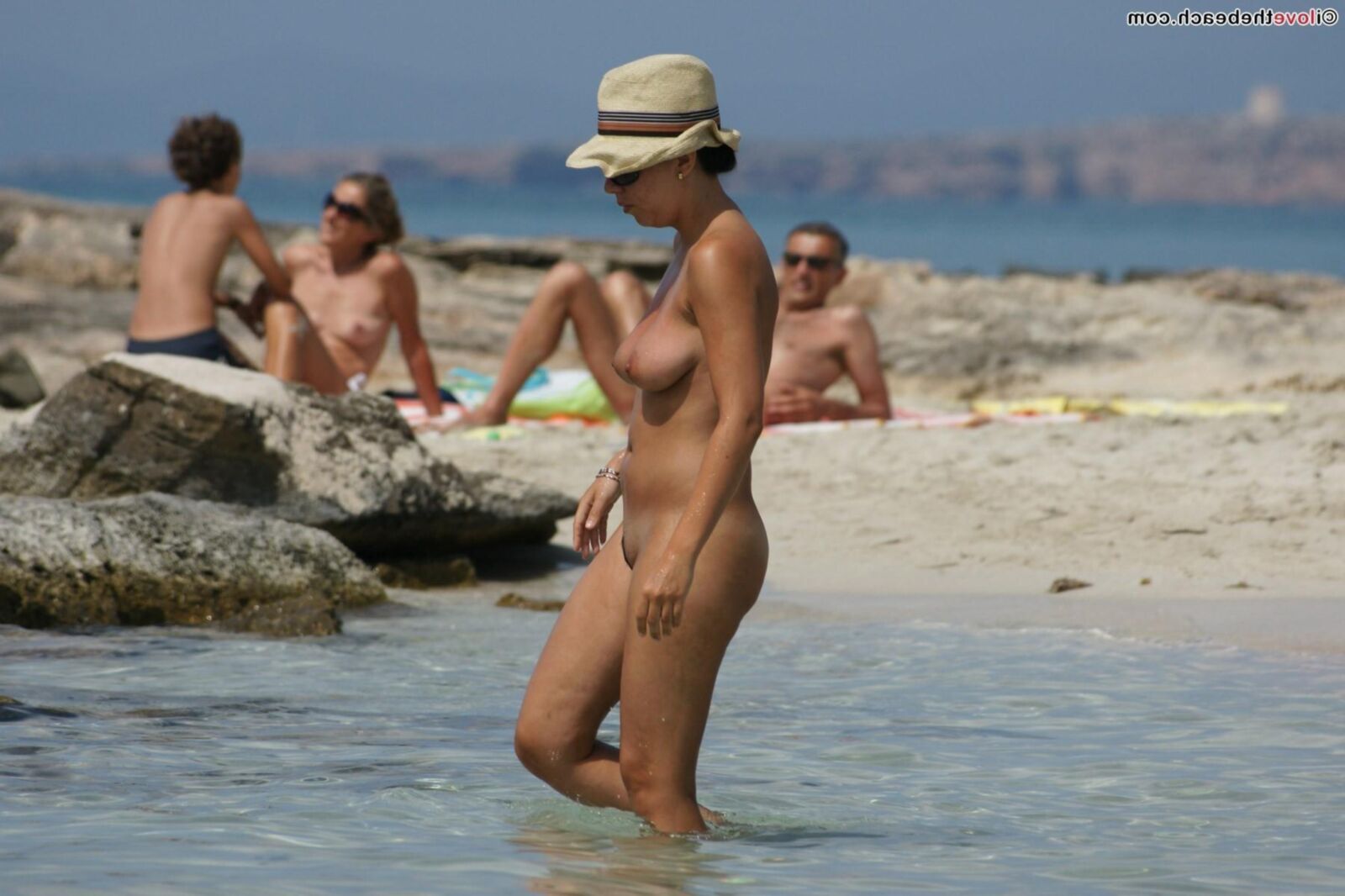 Schöne große Titten am Strand