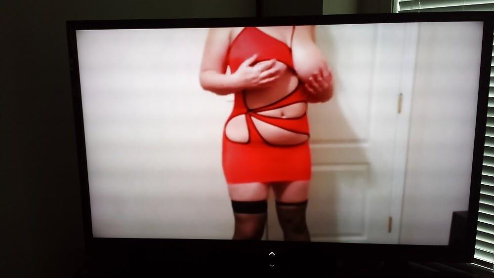 Lateshay peitos e bunda na grande tela da tv