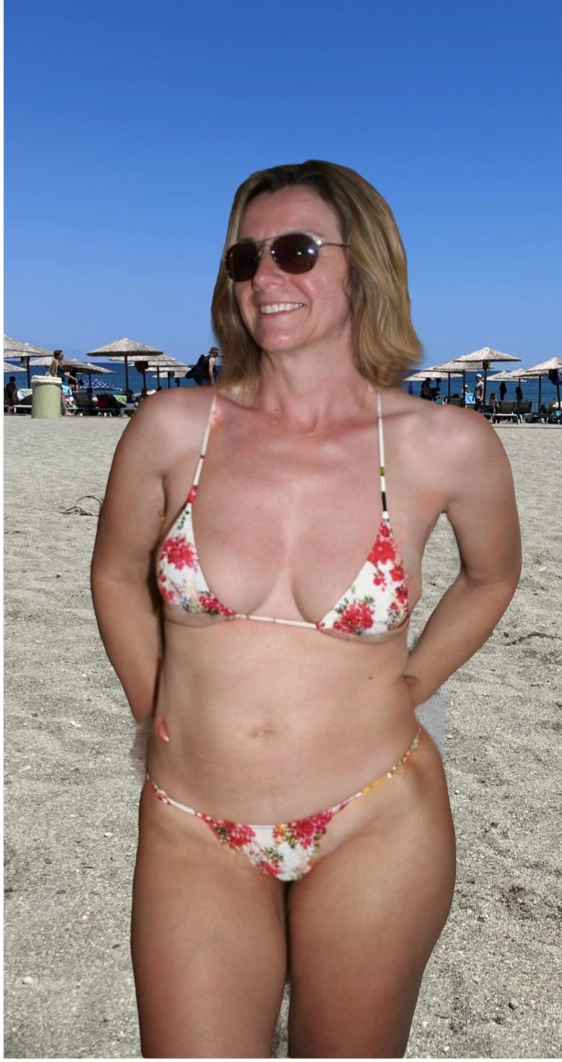 Schöne MILF am Strand