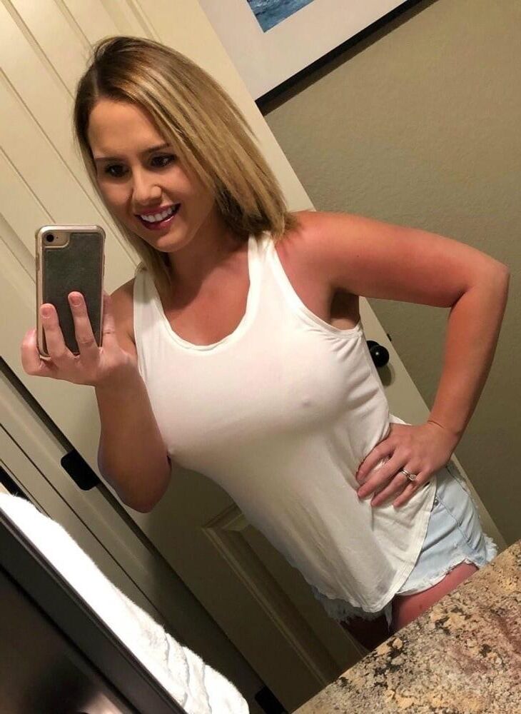 Tennessee Blonde Shows Off Her Massive Tits