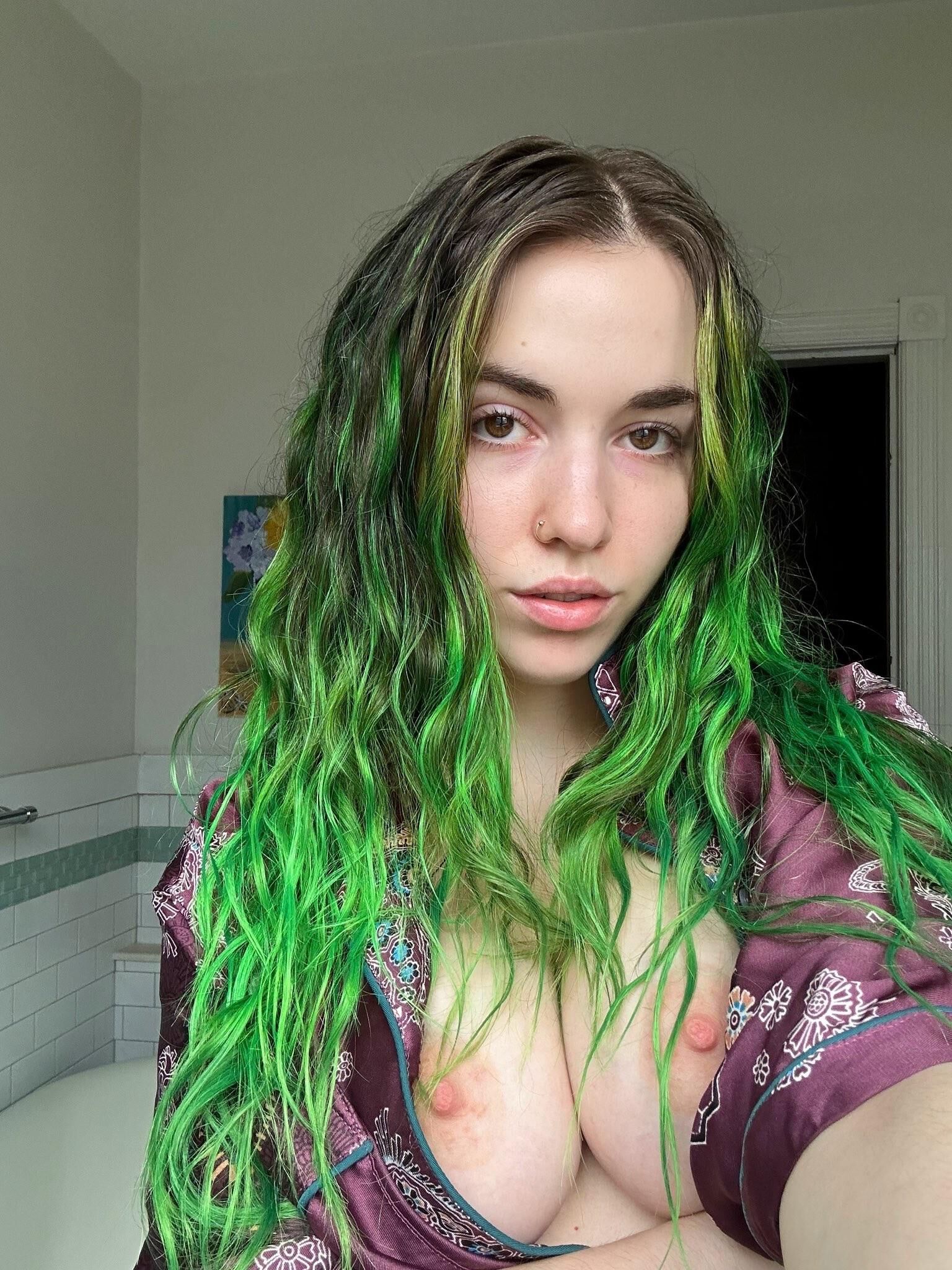 Bailey Green Hair, великолепная сексуальная тинка с большими сиськами, смешанные горячие фотографии