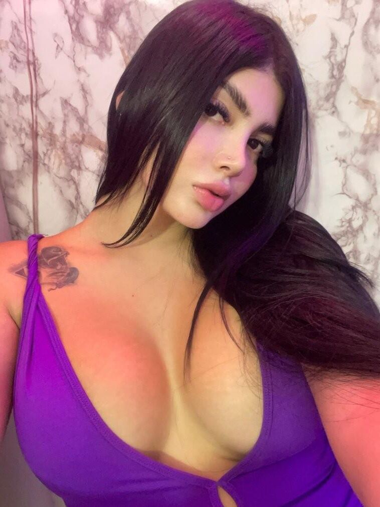 Caroline uma Travesti gostosa