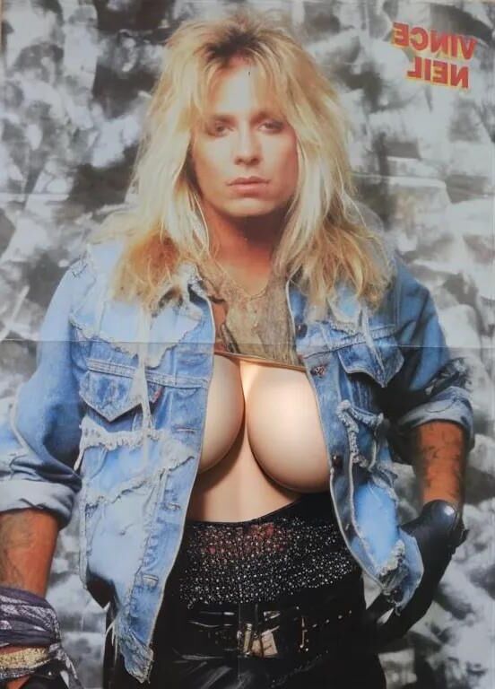 Bizarro Motley Crue con grandes tetas