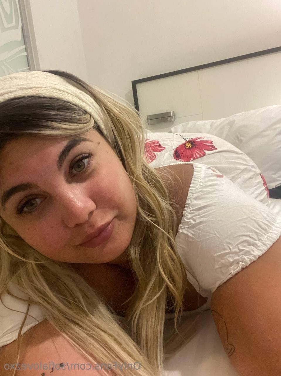 Sofia Enorme Culo Tetona Belleza BBW Rubia Chica Mezclada Fotos Calientes