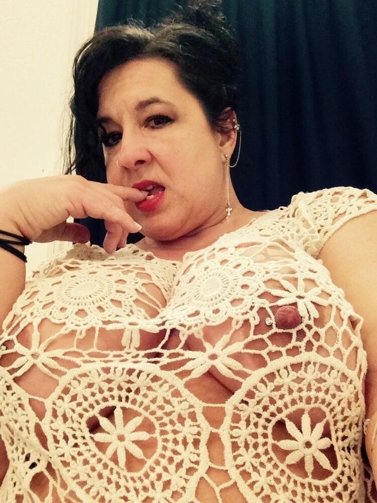 BBW mature brune aux gros seins