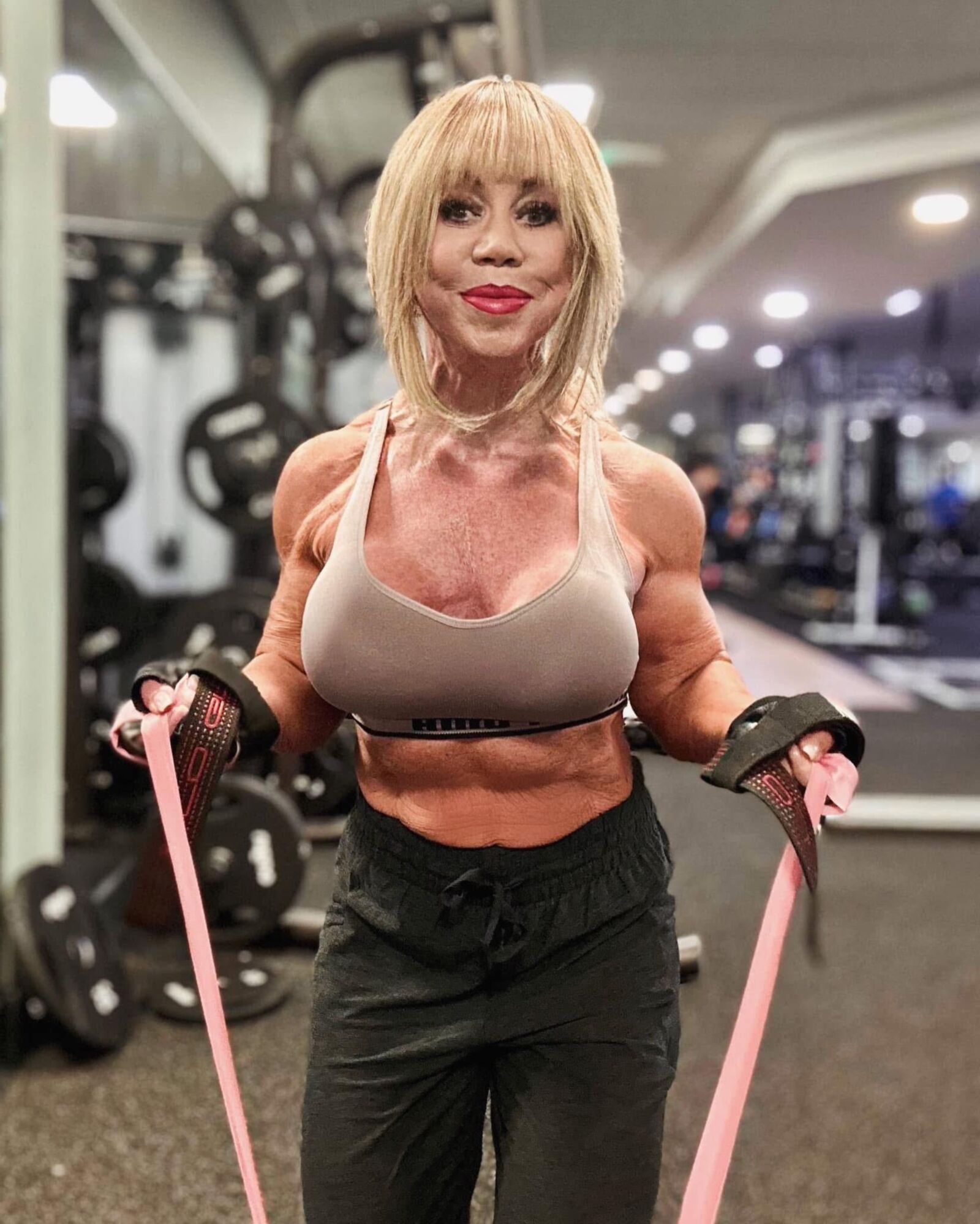 GILF musclé