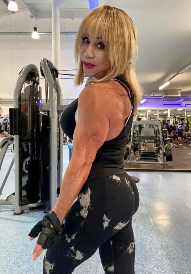 GILF musclé