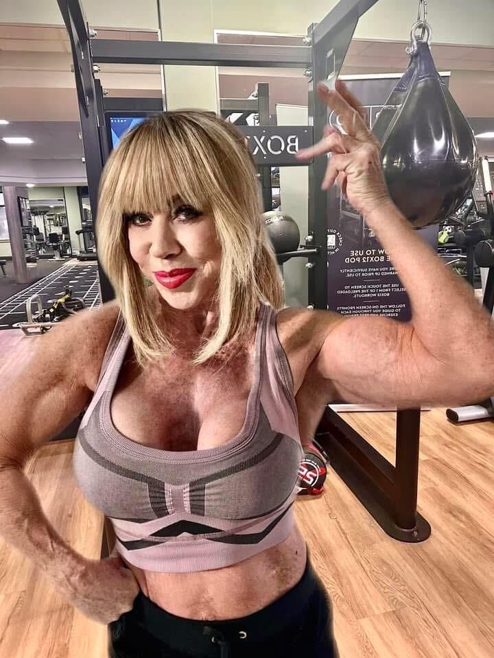 GILF musclé