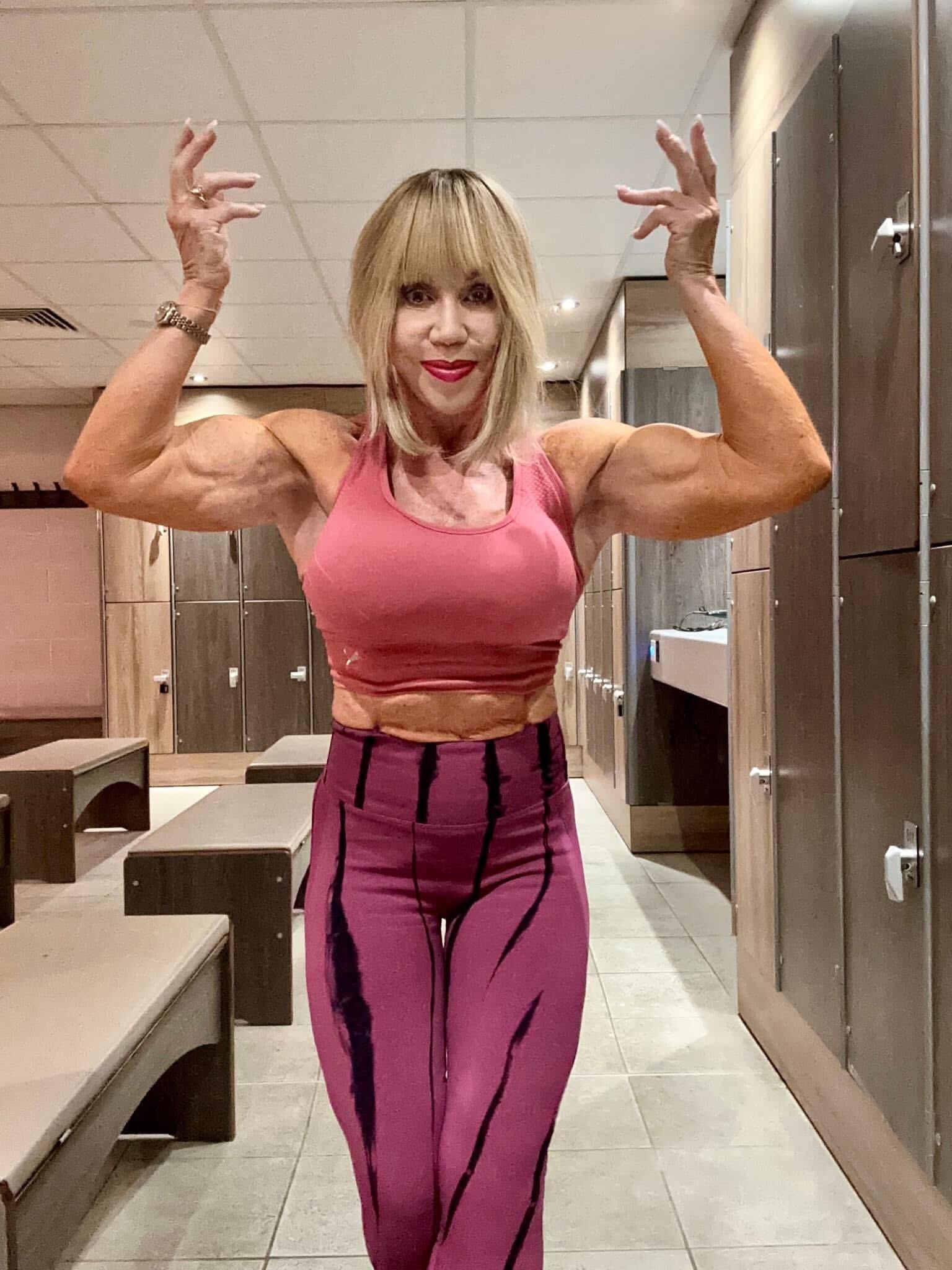 GILF musclé