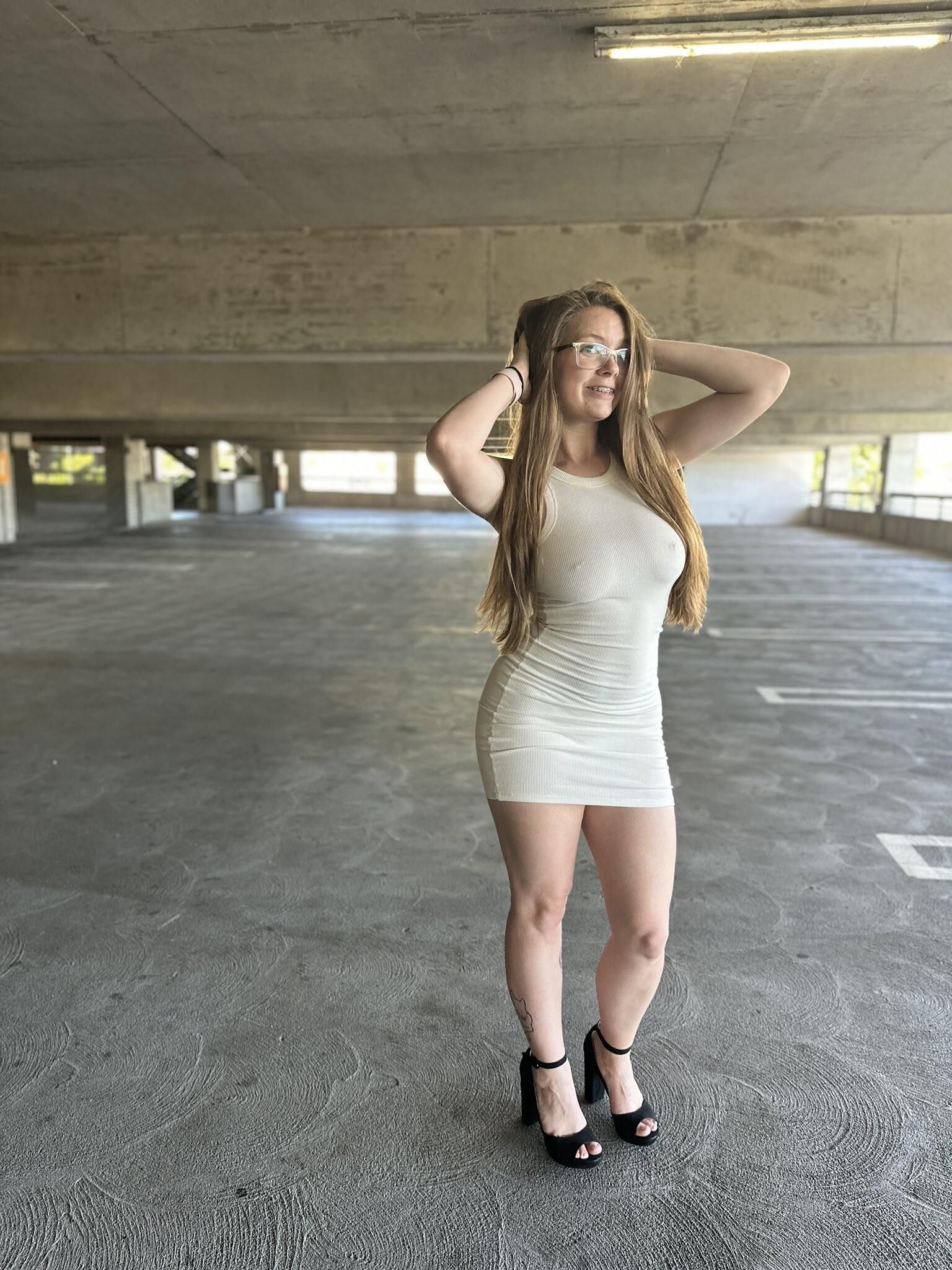 Jamie Slim Thick Beauty Teen mit Brille gemischte heiße Fotos