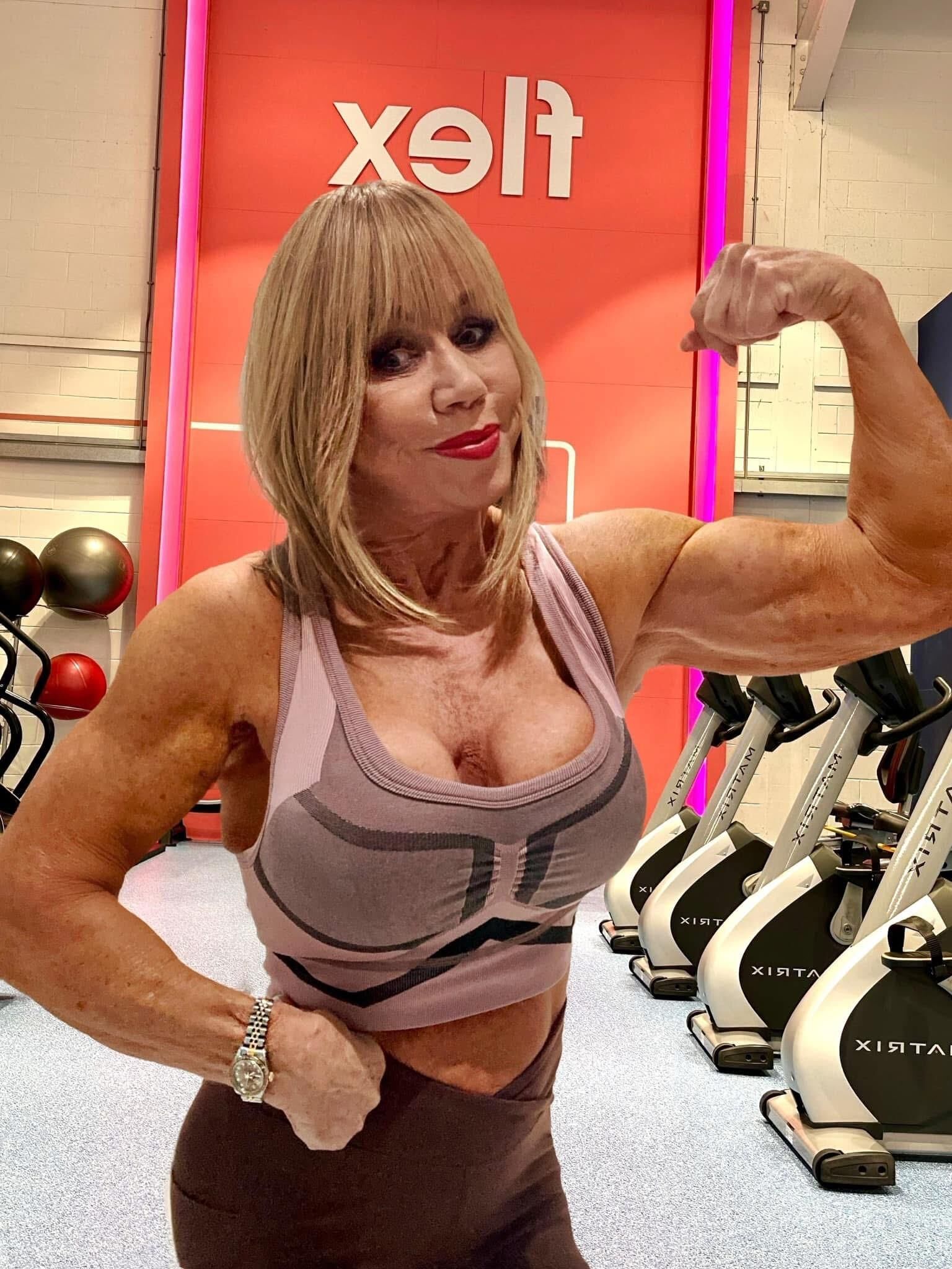 GILF musclé