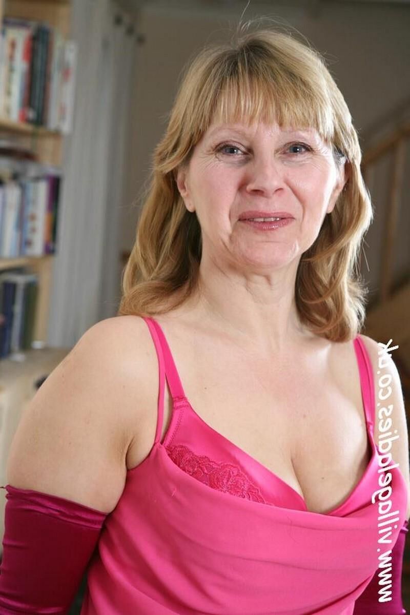 Patsy. Mamá sencilla con un gran par de tetas.