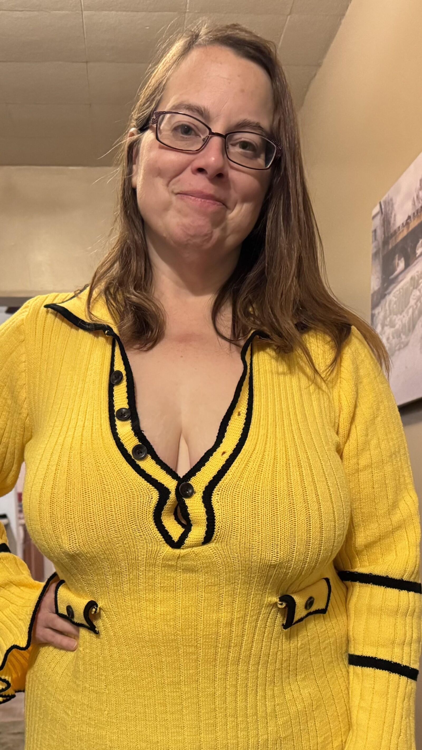 Cum puta hotwife en su nuevo vestido amarillo