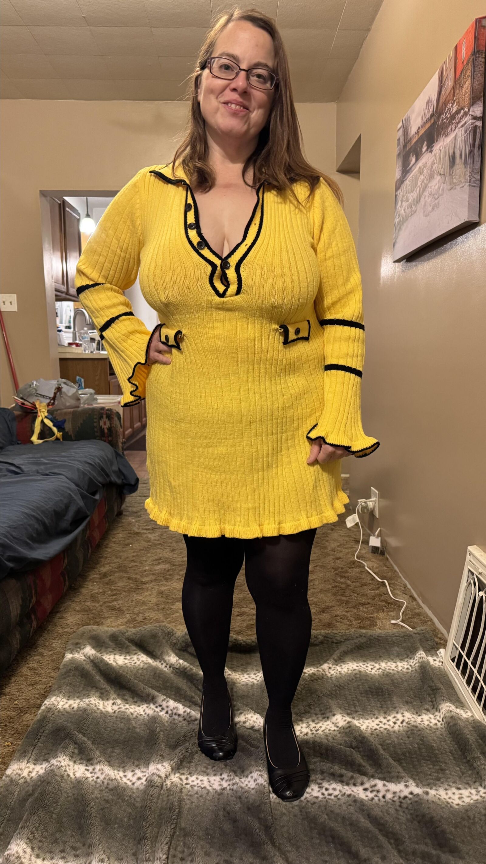 Cum puta hotwife en su nuevo vestido amarillo