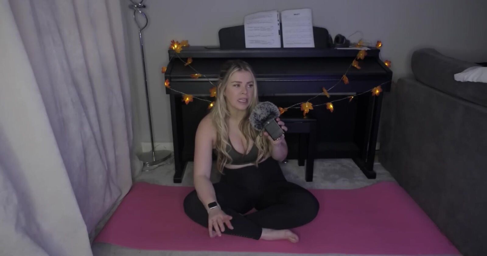 Schottisches Murmeln ASMR Indoor Yoga Thicc Pawg Lauren