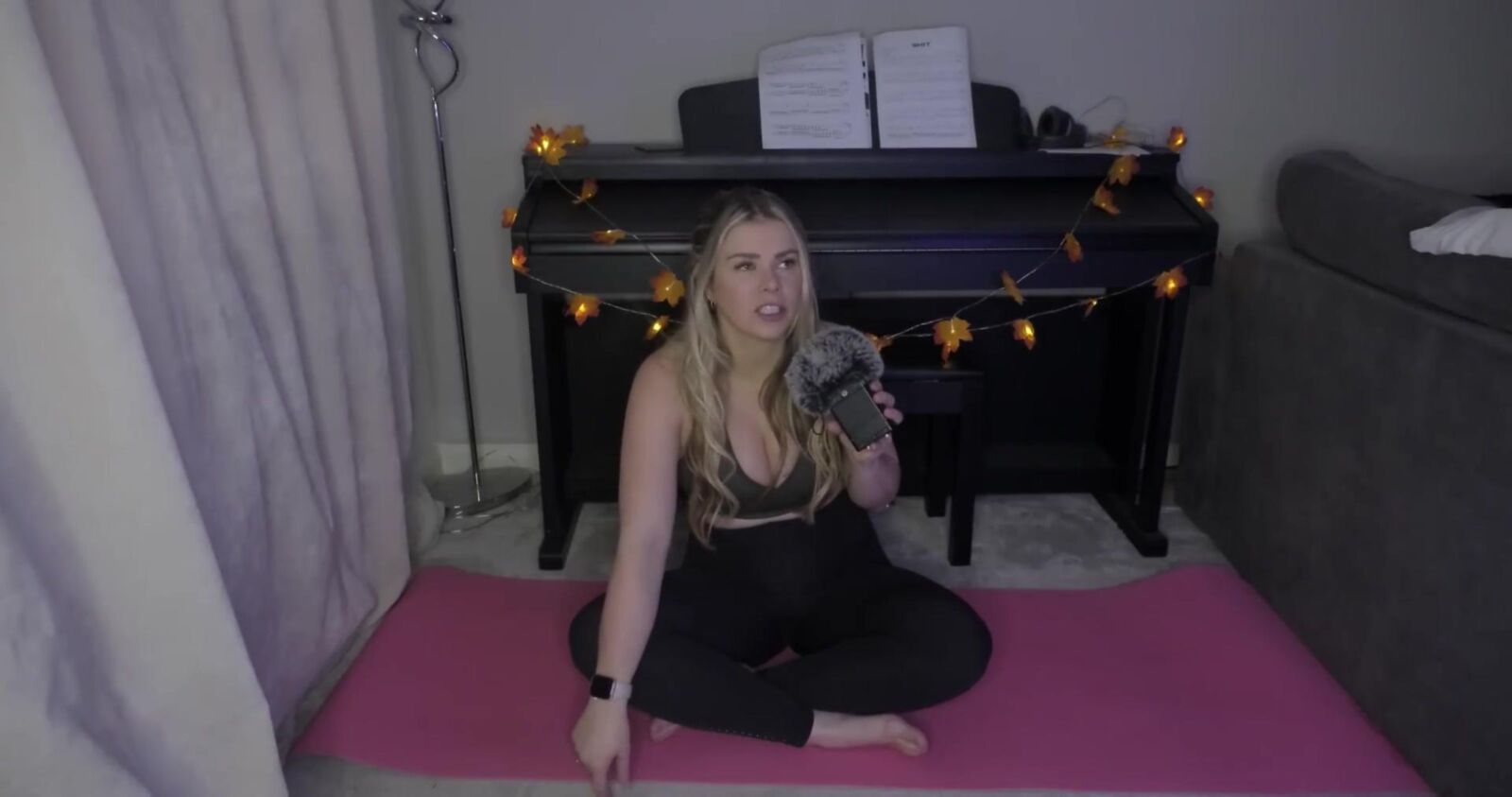 Schottisches Murmeln ASMR Indoor Yoga Thicc Pawg Lauren