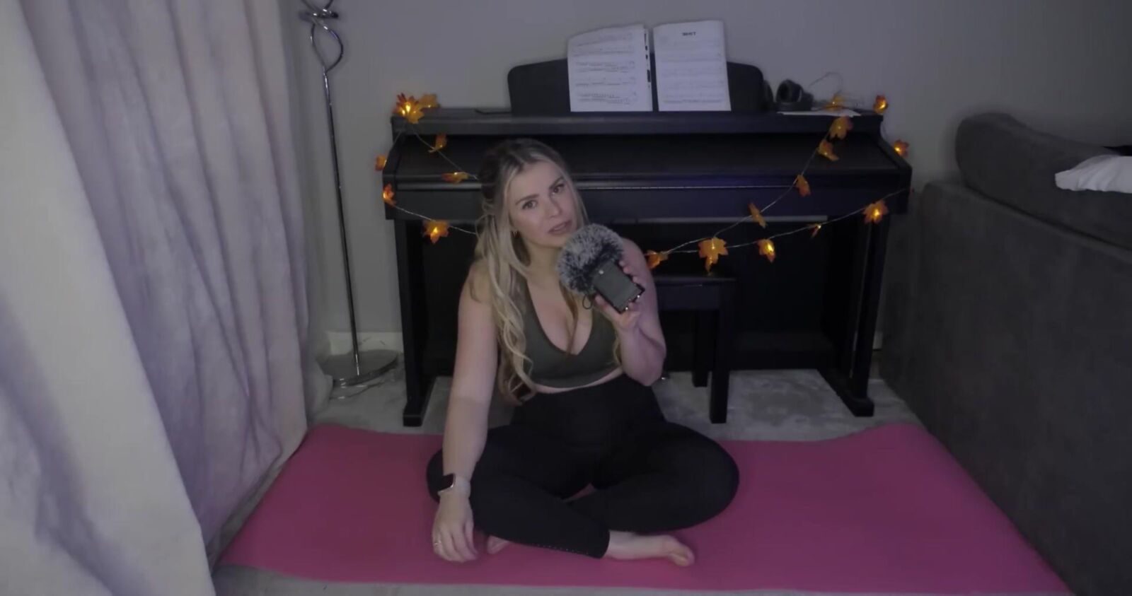 Schottisches Murmeln ASMR Indoor Yoga Thicc Pawg Lauren